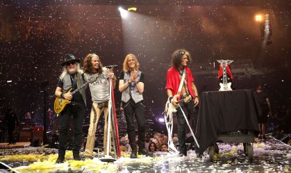 Aerosmith se aposenta dos palcos após lesão nas cordas vocais de Steven Tyler