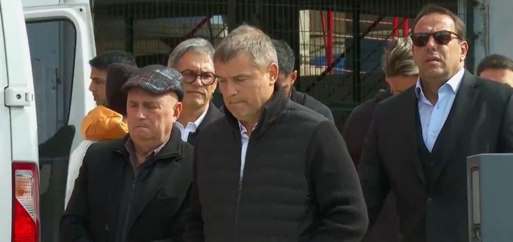 Diego Aguirre, técnico do Peñarol, compareceu ao velório de Izquierdo • Reprodução/Telemundo