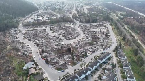 Incêndio devastador em Alberta, no Canadá