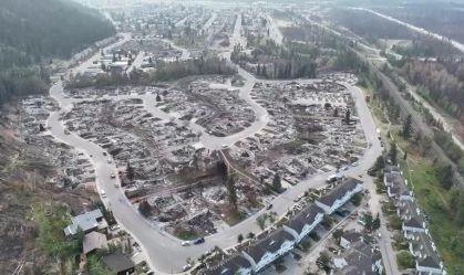 Clima extremo em partes do Canadá causa grandes inundações e apagões