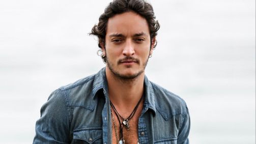 Protagonista de "Cangaço Novo", Allan Souza está no elenco de "Mania de Você"