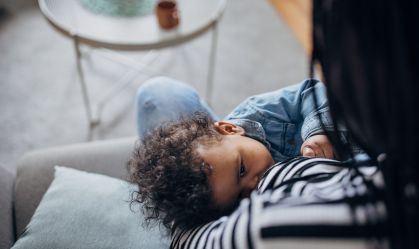 Amamentar estimula células de defesa contra câncer de mama, aponta estudo