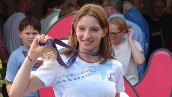 Ana Maria Barbosu com a medalha de bronze
