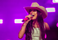 Ana Castela fala sobre transição para o pop e cita Taylor Swift: "Um máximo"