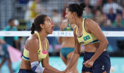 Duda e Ana Patrícia vencem australianas de virada e vão à final no vôlei de praia