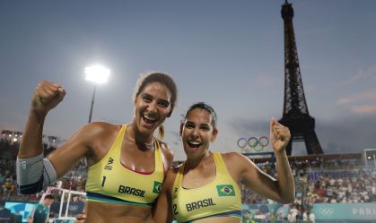Ana Patrícia/Duda x Mariafe/Clancy: horário e onde assistir à semifinal do vôlei de praia
