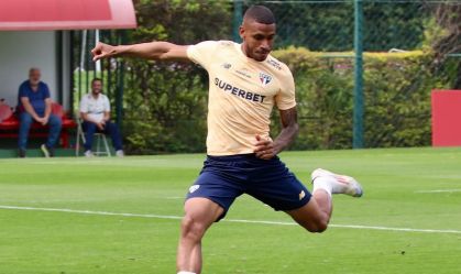 Em reencontro com Carpini, São Paulo encara Vitória em busca do G4