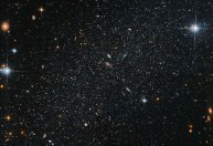 Galáxias estranhamente organizadas intrigam astrônomos