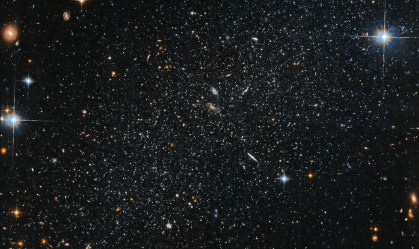 Galáxias estranhamente organizadas intrigam astrônomos