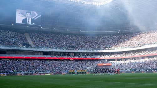 Arena MRV presta homenagem a Silvio Santos antes de Atlético-MG x Cuiabá