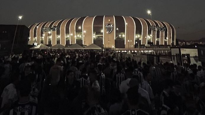 Escudo do Galo e a vitória do Atlético na Arena MRV