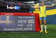 Recorde mundial: Duplantis dá show no salto com vara e pulveriza marca brasileira
