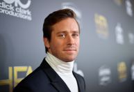 Armie Hammer anuncia venda de caminhonete: "Não consigo pagar a gasolina"