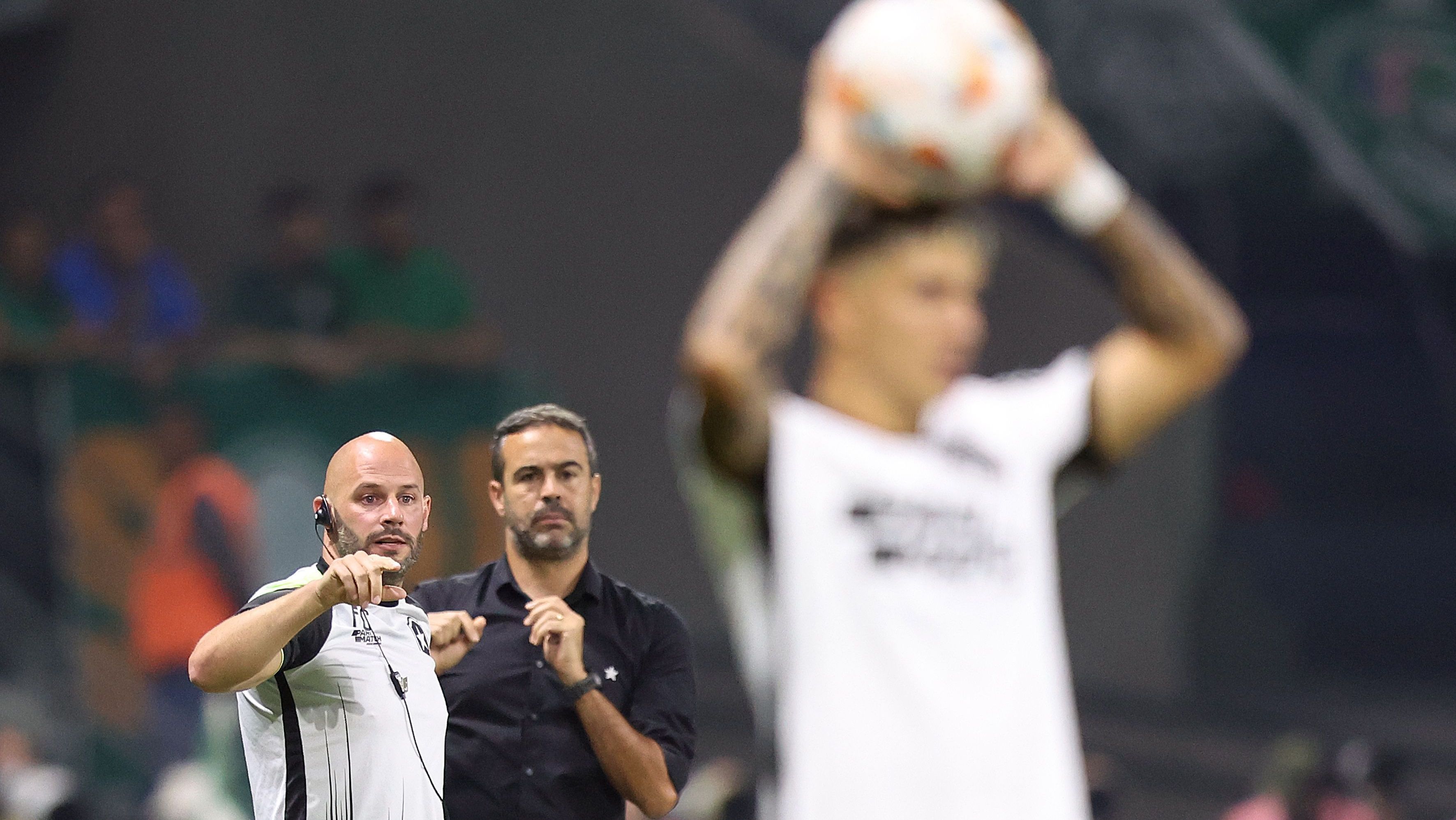 Artur Jorge durante jogo contra o Palmeiras pela Libertadores