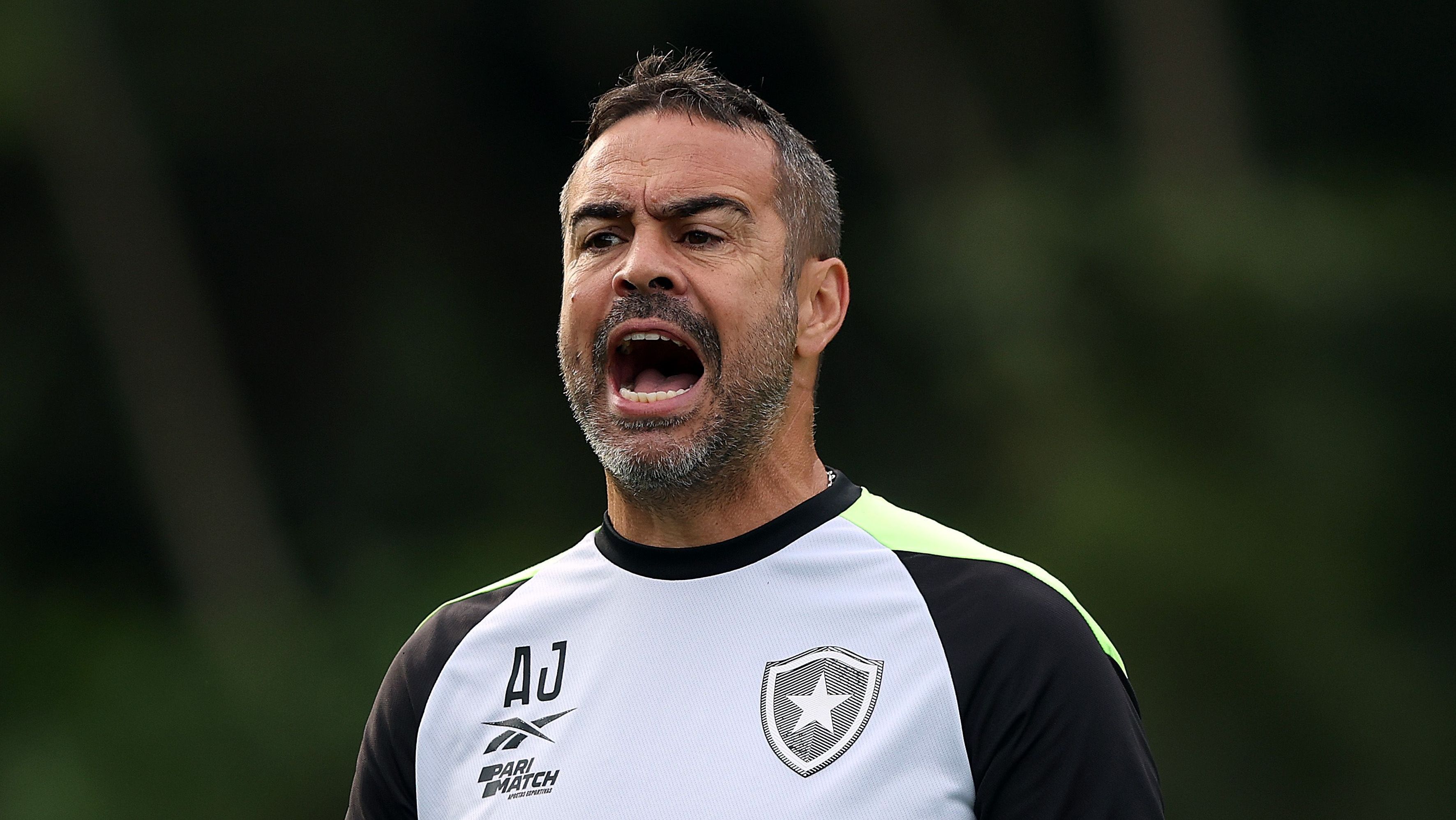 Artur Jorge em treino do Botafogo