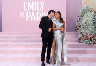 "Emily em Paris": atores da série namoram na vida real; confira