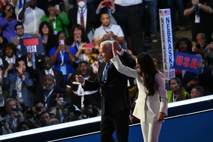 O presidente Biden com sua filha Ashley durante a Convenção Nacional Democrata em Chicago, EUA, em 19 de agosto de 2024 / Austin Steele/CNN