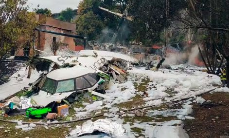 Equipes trabalham após queda de avião da Voepass em Vinhedo, no interior de São Paulo
