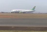 Pneus estouram e Boeing 737-4 da Modern faz pouso de emergência em Viracopos (SP); veja vídeo