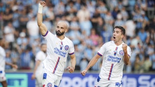 Taciano comemora o segundo gol do Bahia sobre o Grêmio