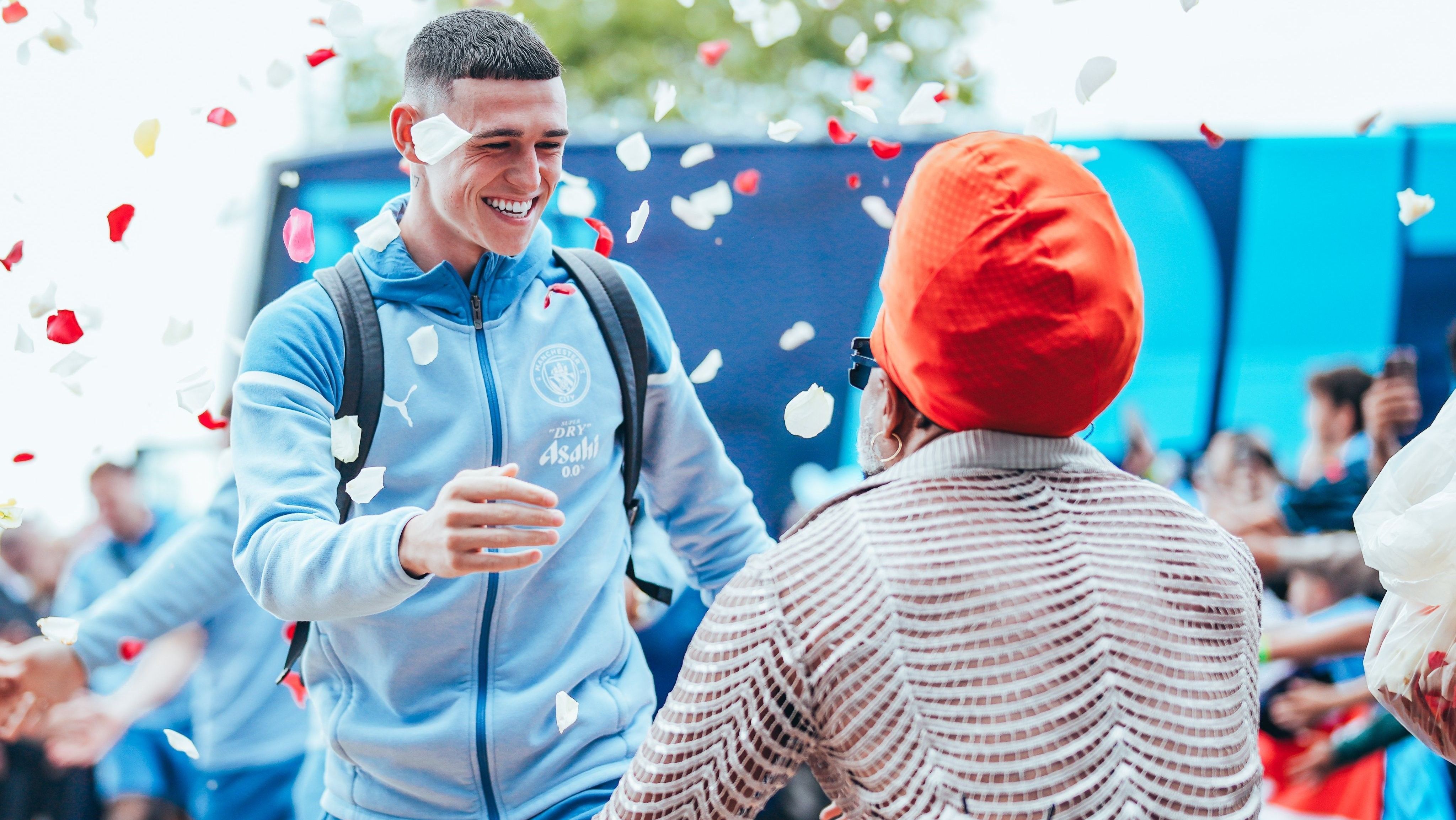 Foden encontra cantor Carlinhos Brown em evento "Bahia Day"