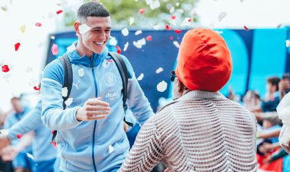 Foden encontra cantor Carlinhos Brown em evento "Bahia Day"