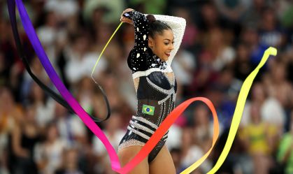 Bárbara Domingos conquista melhor colocação do Brasil na Ginástica Rítmica
