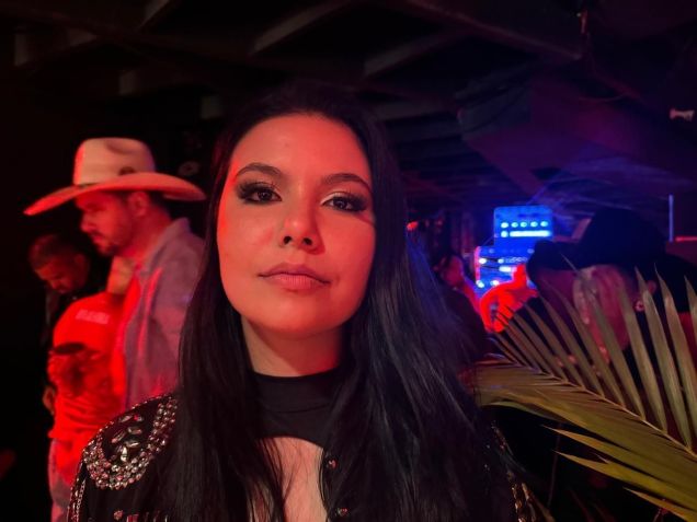 Lara, 22, comenta ausência de Gusttavo Lima • Nicoly Bastos
