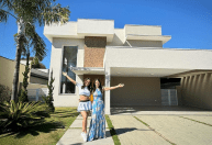Ex-BBB Beatriz Reis compra casa para família e celebra: "Muitos anos de luta"