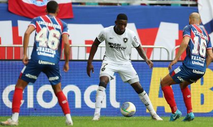 Botafogo para na trave, empata com Bahia e perde liderança do Brasileirão