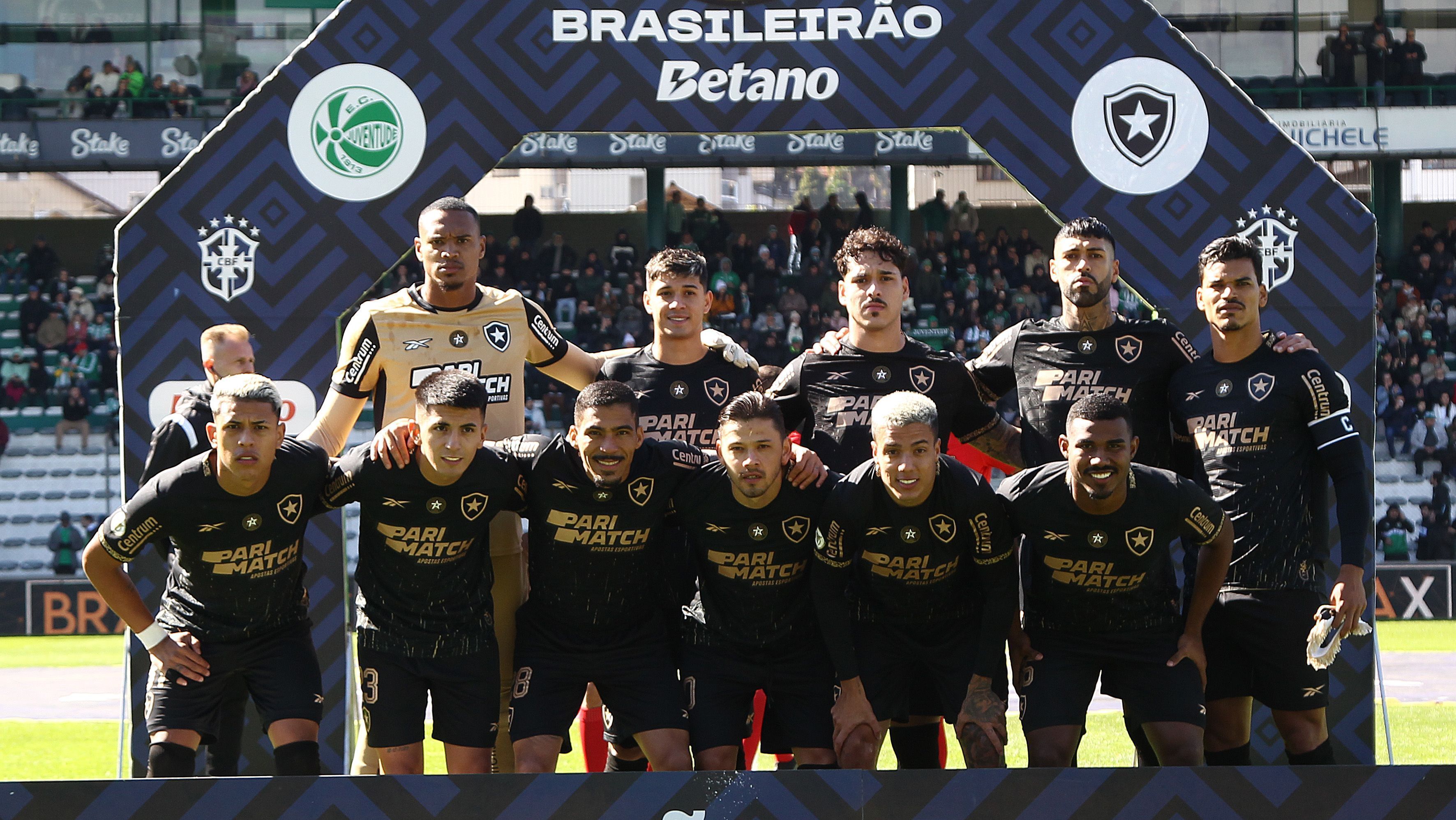 Time do Botafogo posa antes do duelo com Juventude pelo Brasileiro