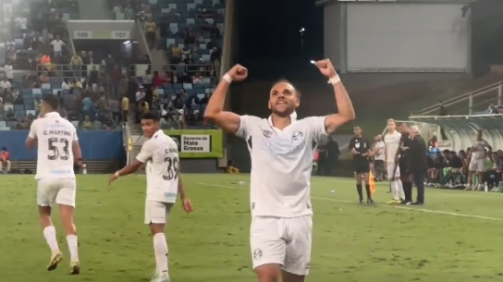 Braithwaite comemora gol sobre o Cuiabá pelo Campeonato Brasileiro