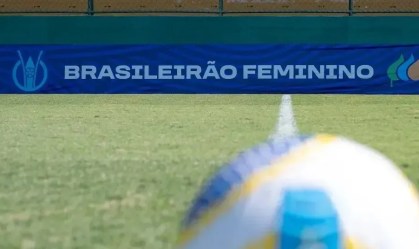 Bola e placa do Campeonato Brasileiro Feminino