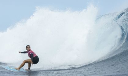 Brisa Hennessy eliminou Luana Silva nas quartas do surfe