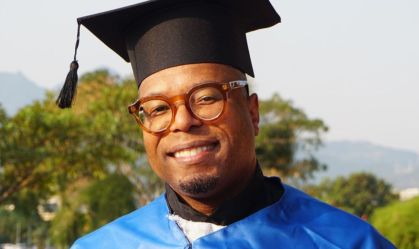 Buchecha celebra formação na faculdade