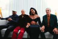 Em turnê, Caetano Veloso e Maria Bethânia recebem Milton Nascimento e Iza