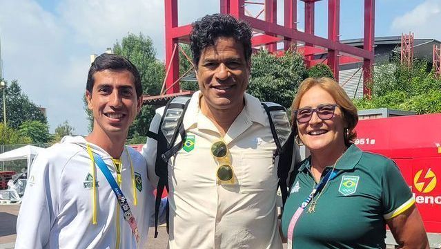 Caio Bonfim com Raí nas ruas de Paris