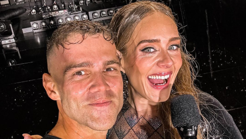 Caio Giardini contou para a artista que, só em Los Angeles, havia assistido a seu show 12 vezes, o que ela chamou de “super fã”