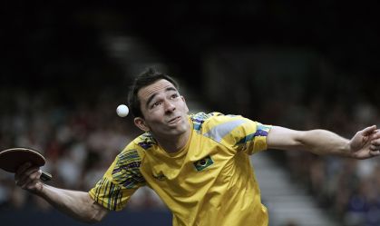 Hugo Calderano disputa a semifinal do tênis de mesa nesta sexta-feira (2)