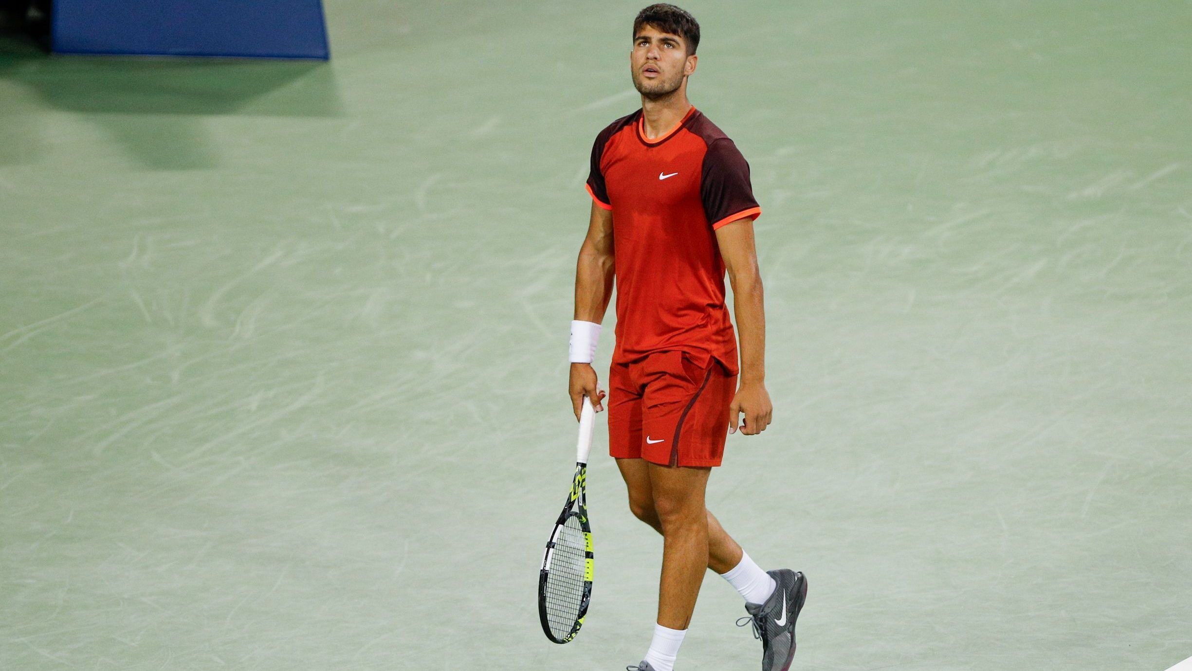 Carlos Alcaraz tem ataque de fúria e é eliminado por Monfils em