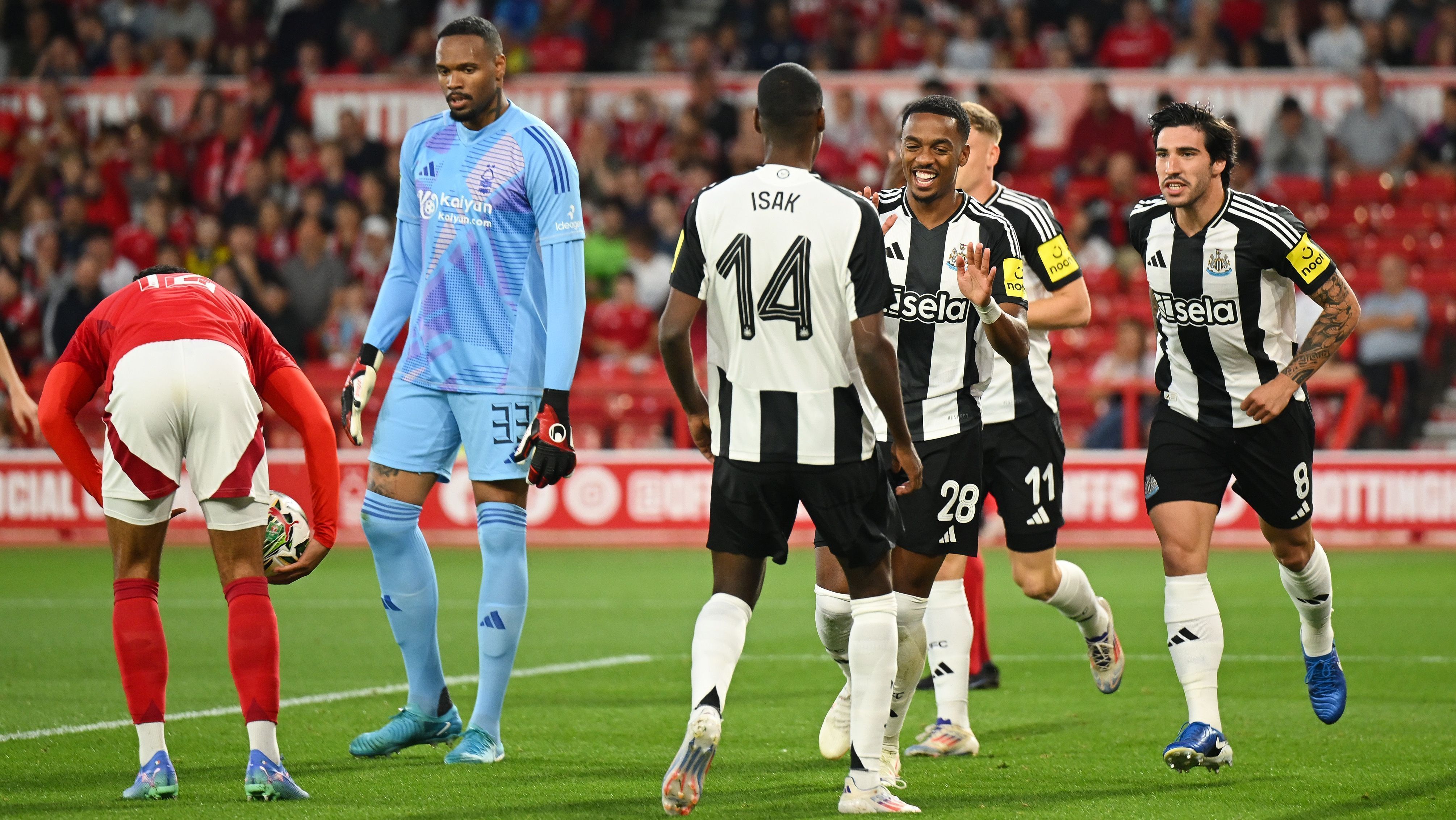 Carlos Miguel fez sua primeira partida oficial pelo Nottingham Forest e tomou gol com 18 segundos