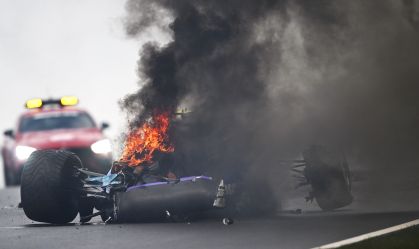 Carro de Logan Sargeant bate forte após batida no Circuito de Zandvoort