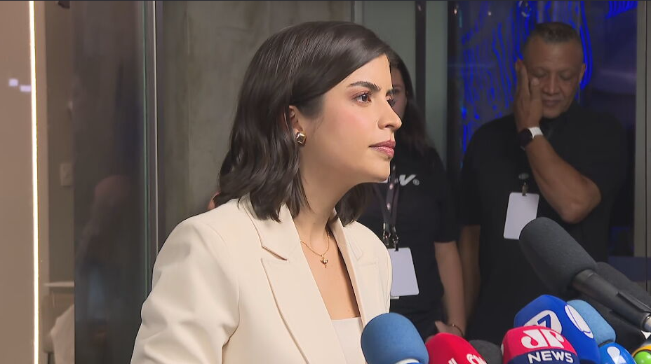 chegada tabata amaral