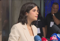 Tabata diz ser “a pessoa mais ansiosa” ao chegar para 1º debate em SP