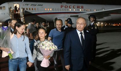 Missão secreta: filhos de espiões russos só descobrem a própria nacionalidade em retorno para Moscou