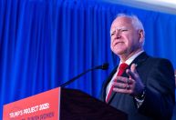 Kamala Harris escolhe Tim Walz como candidato a vice-presidente, dizem fontes