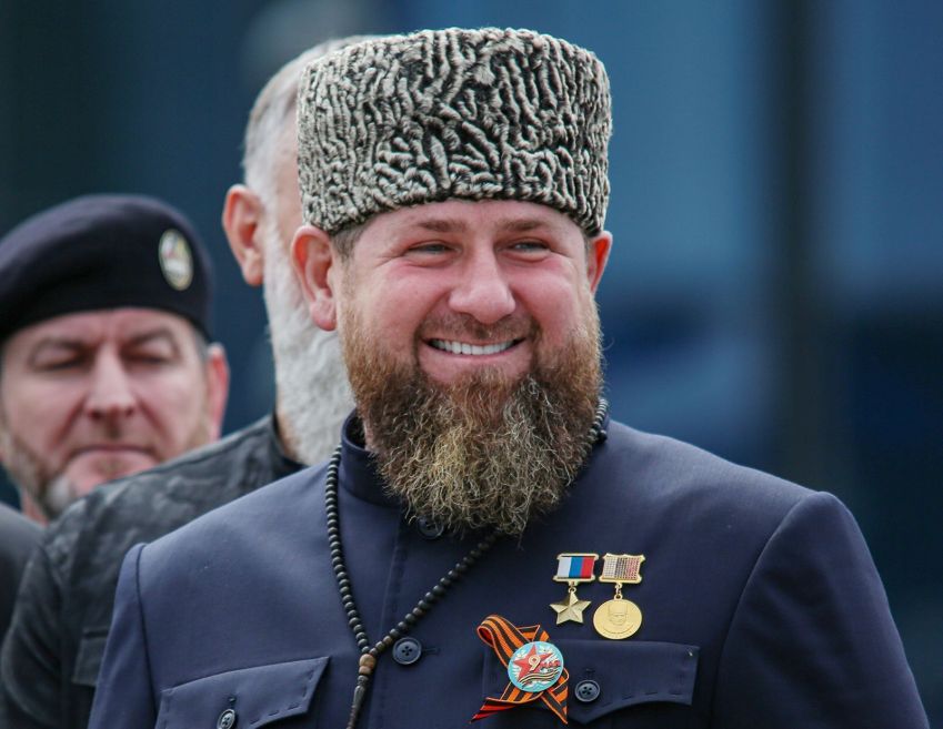Ramzan Kadyrov em desfile militar na Rússia / Chingis Kondarov/Reuters via CNN Newsource