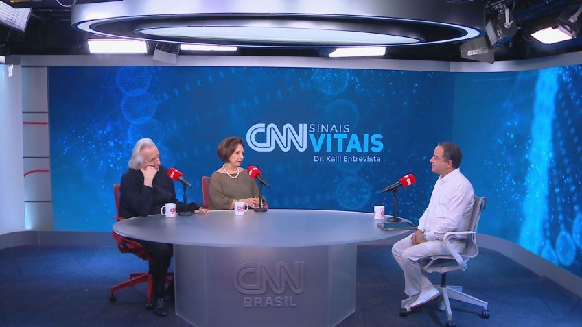 O maestro João Carlos Martins e a fisiatra Linamara Battistella, idealizadora da Rede Lucy Montoro, são convidados do "CNN Sinais Vitais - Dr. Kalil Entrevista" de sábado (17) / CNN Brasil/Divulgação