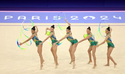 Franjas e pedrarias: veja os looks da equipe de ginástica rítmica do Brasil