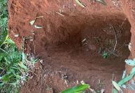 Mulher cava cova para ex-marido, mas é encontrada morta ao lado do buraco em SC